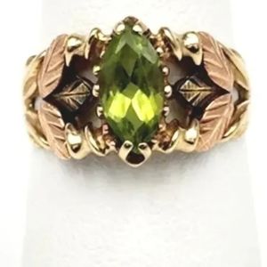10kt Gold- Tri-Color Peridot Stone Ring Sz-5.5